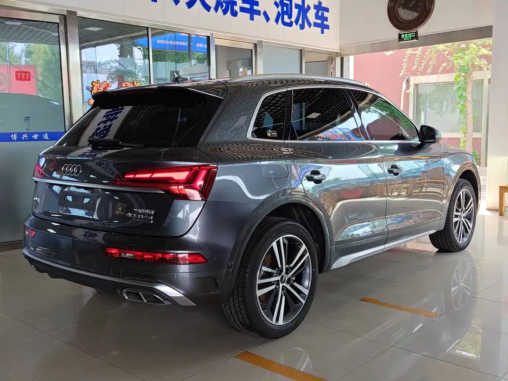 Audi Q5L 2022 — фото 24