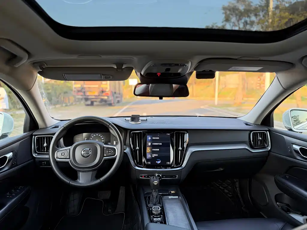 Volvo S60 2020 — фото 11