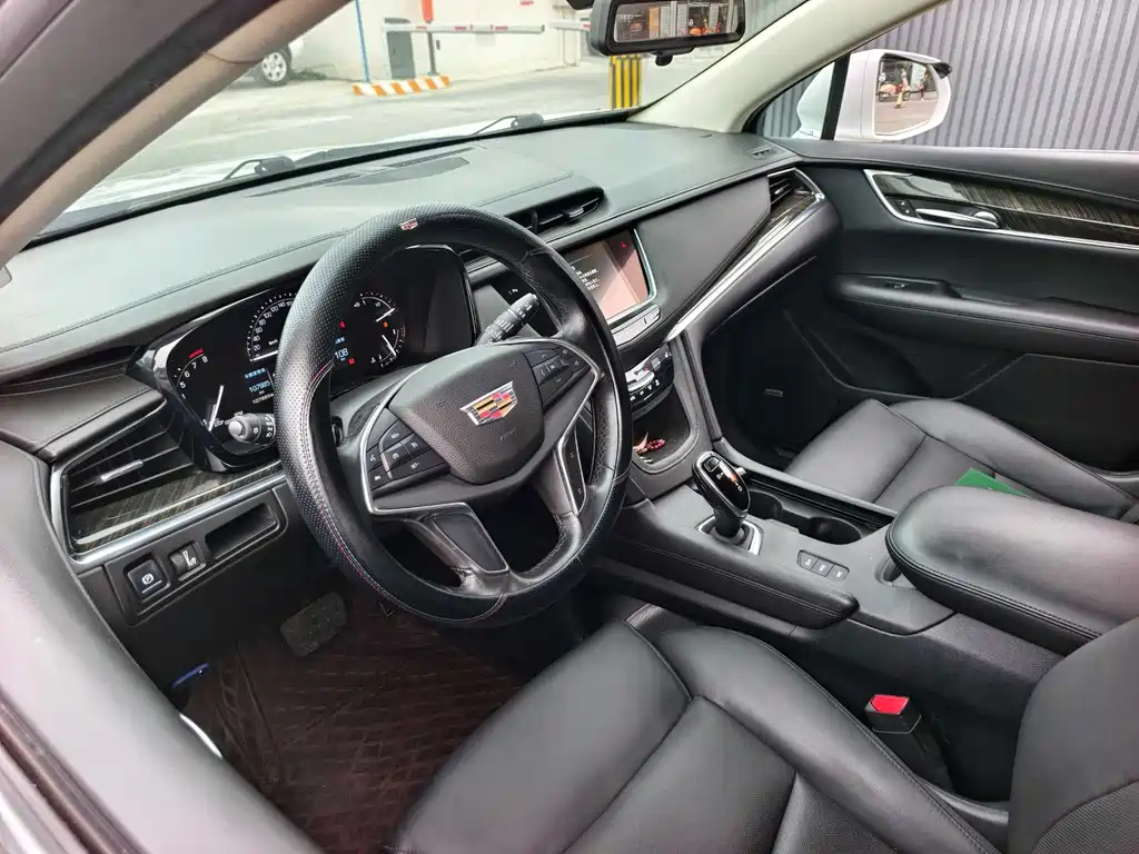 Cadillac XT5 2017 — фото 11