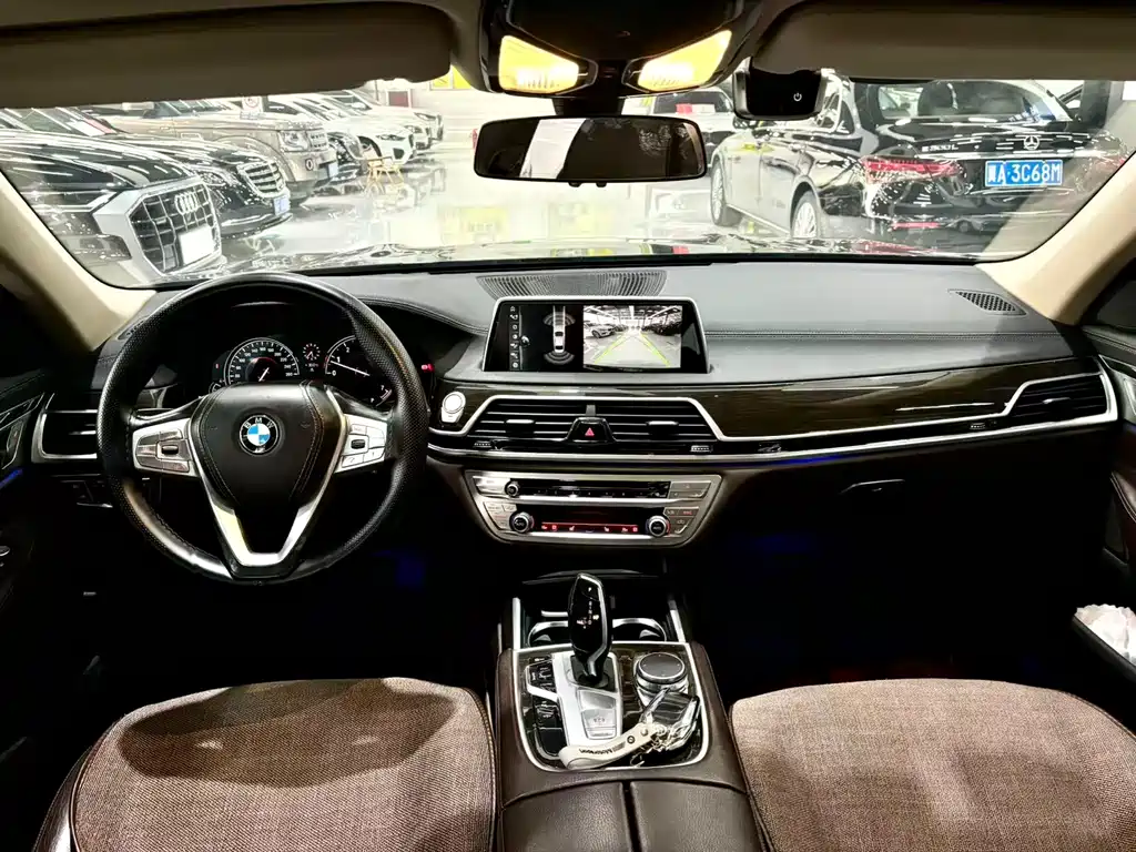 BMW 7 Series 2017 — фото 4