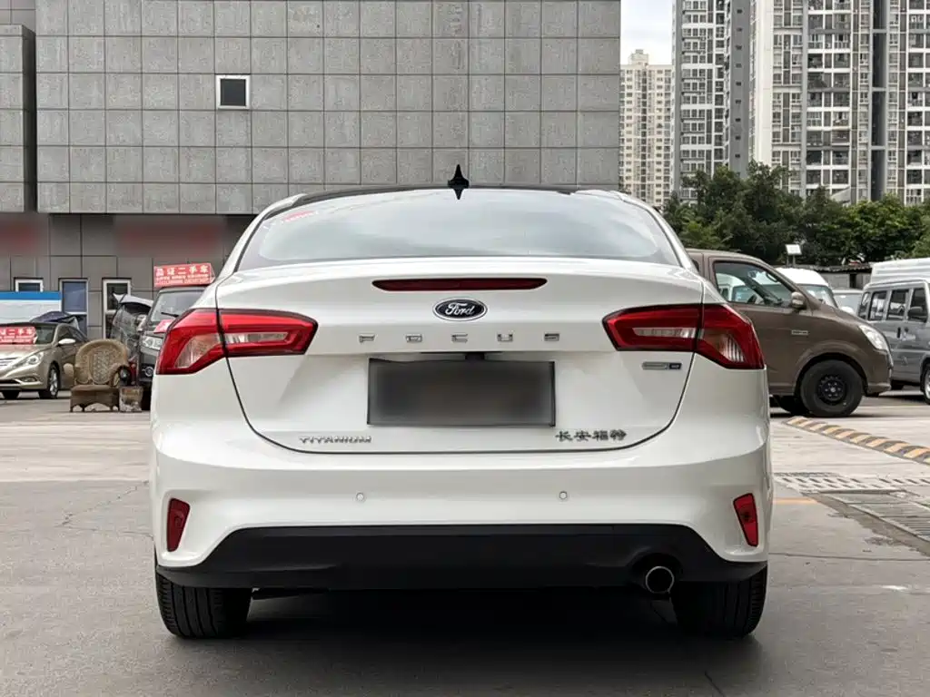 Ford Focus 2019 — фото 6