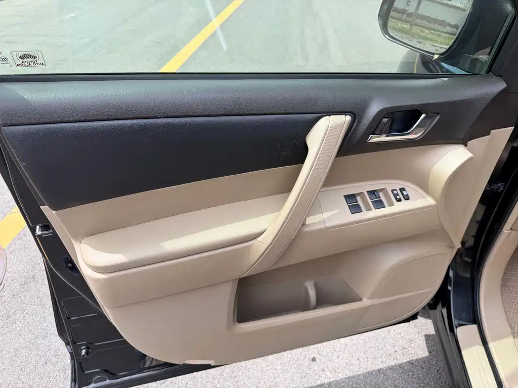 Toyota Highlander 2015 — фото 9