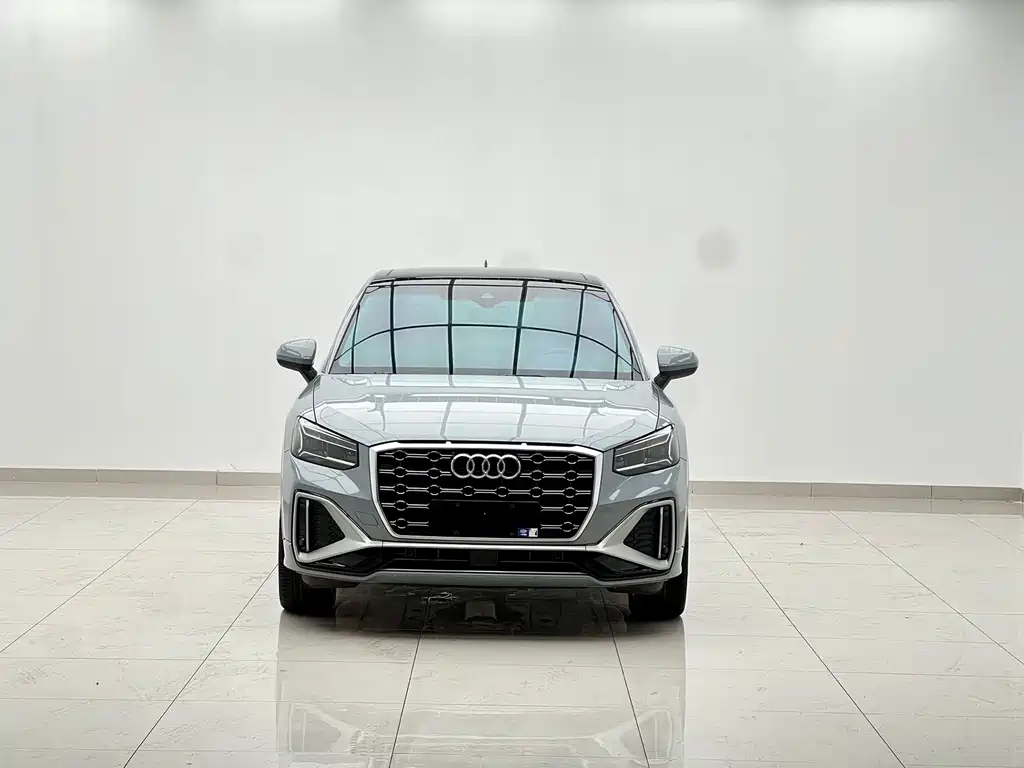 Audi Q2L 2023