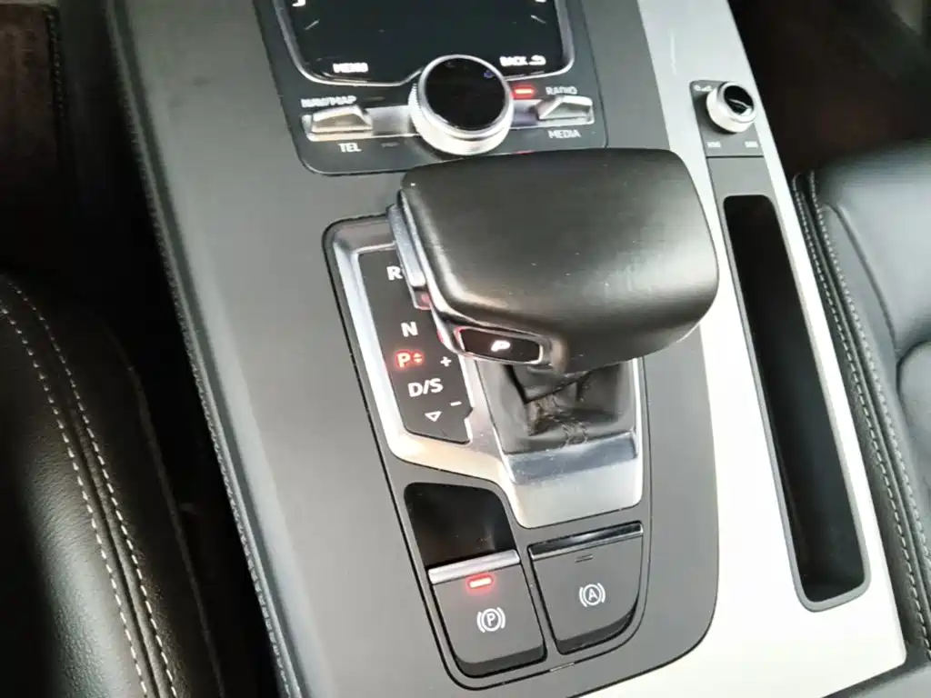 Audi Q5L 2021 — фото 21