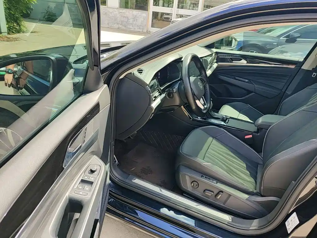 Volkswagen Passat 2023 — фото 16