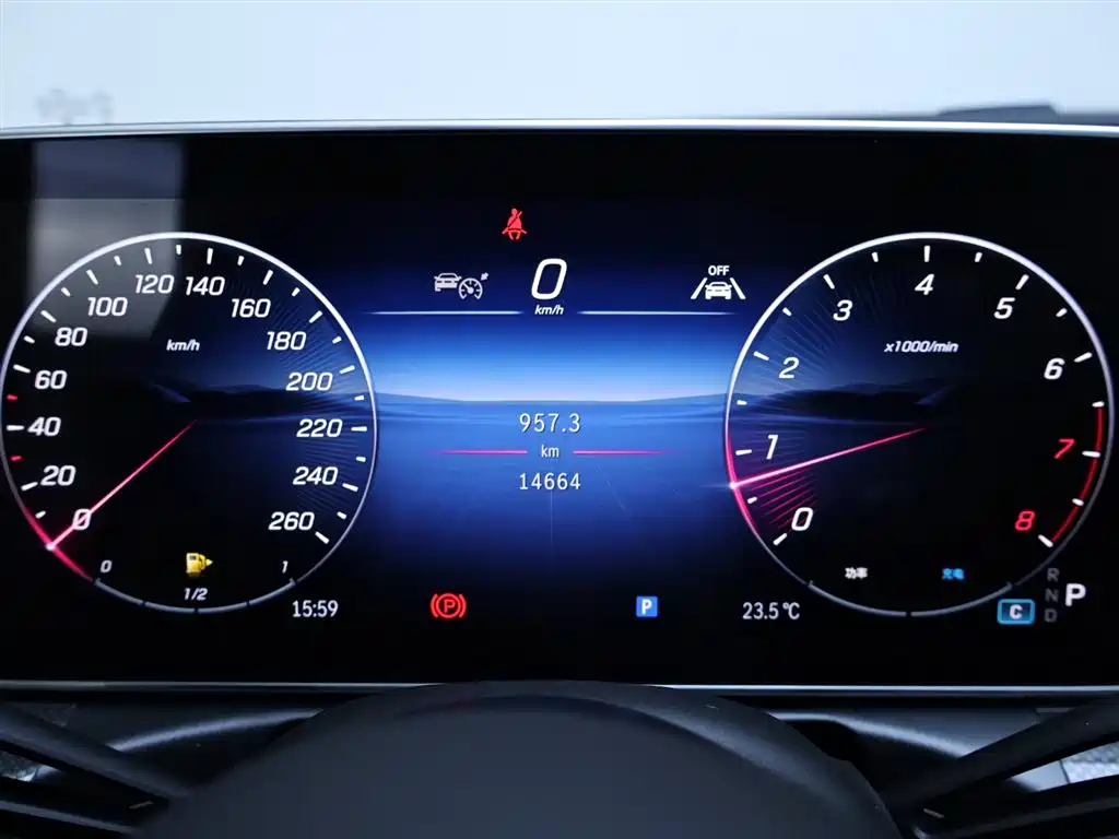 Mercedes-Benz C-Class 2025 — фото 15