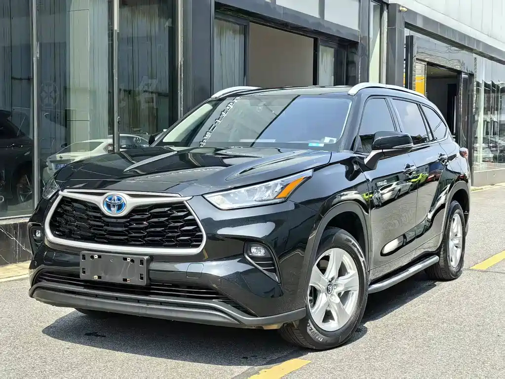 Toyota Highlander 2022 — фото 1