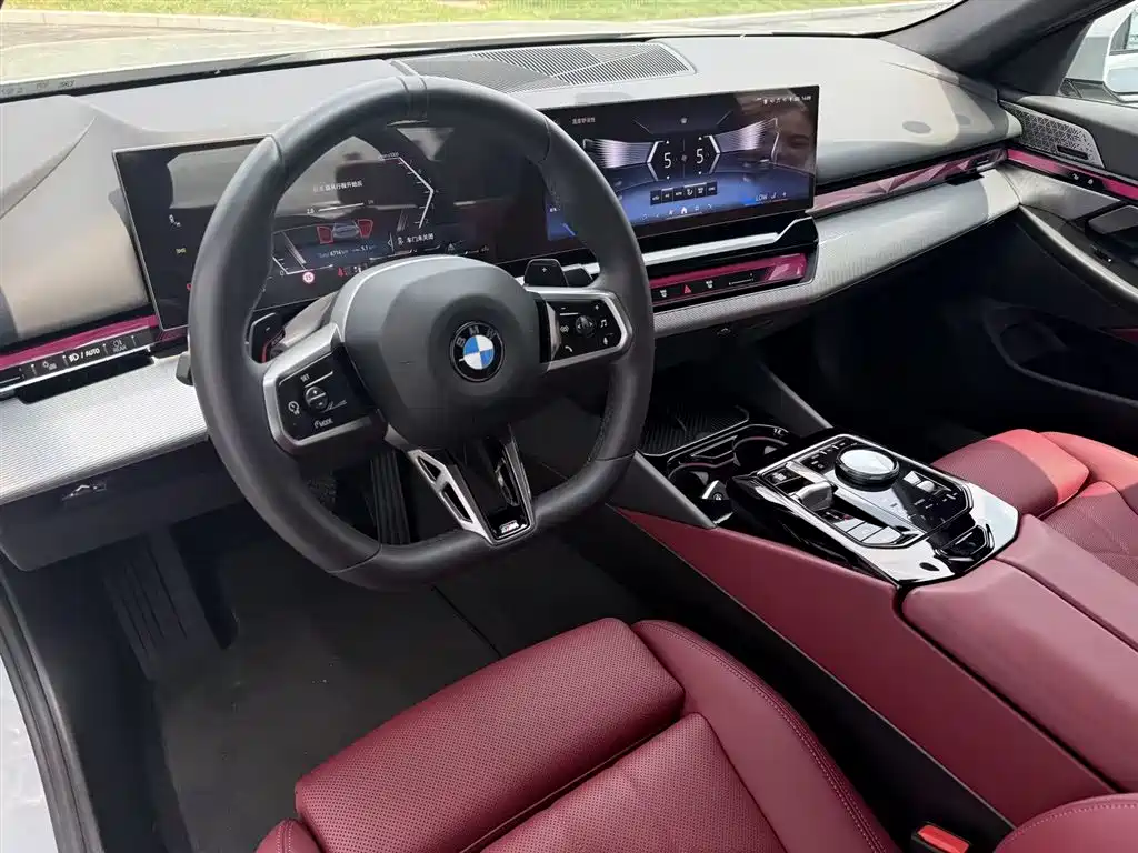 BMW 5 Series 2025 — фото 18