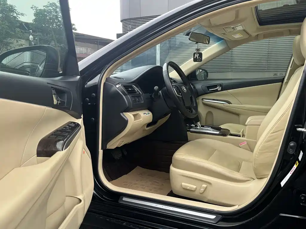 Toyota Camry 2015 — фото 15