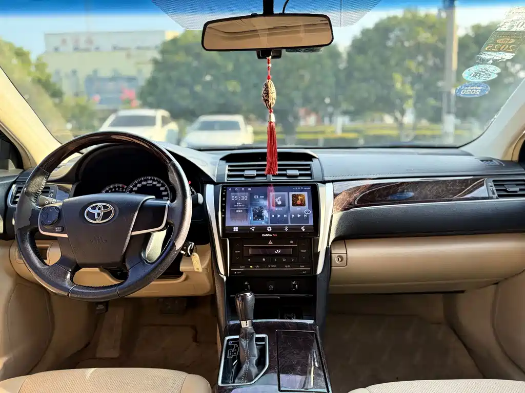 Toyota Camry 2017 — фото 9