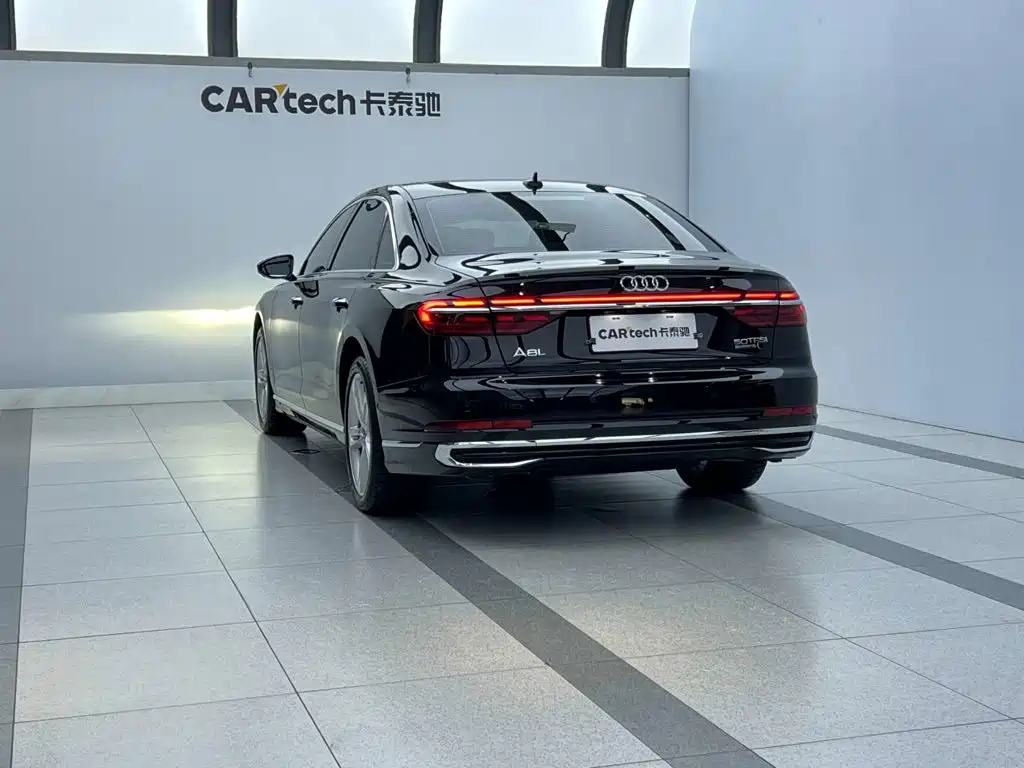 Audi A8 2023 — фото 4