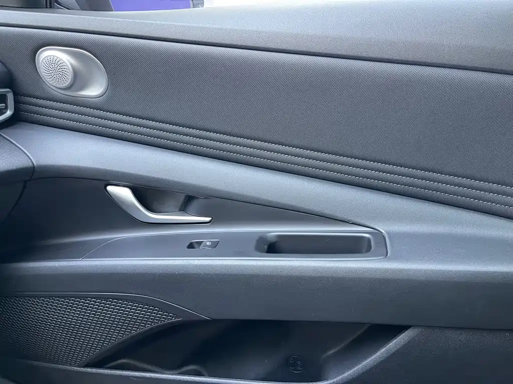 Hyundai Elantra 2023 — фото 16
