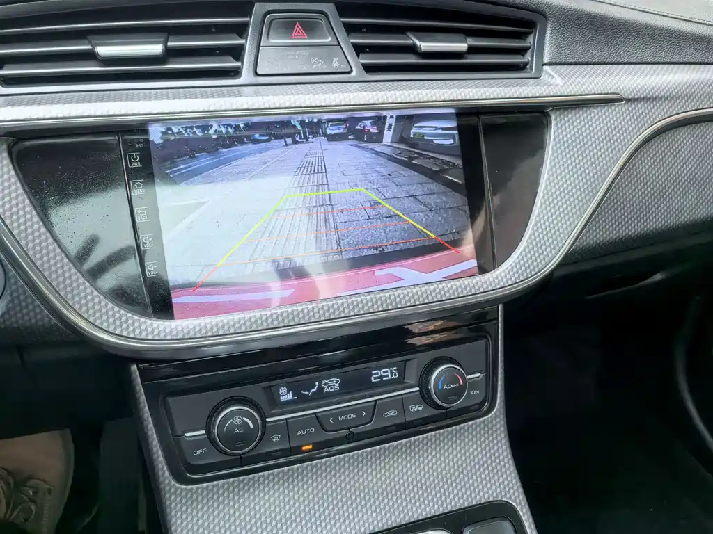 Geely Emgrand GS 2016 — фото 13