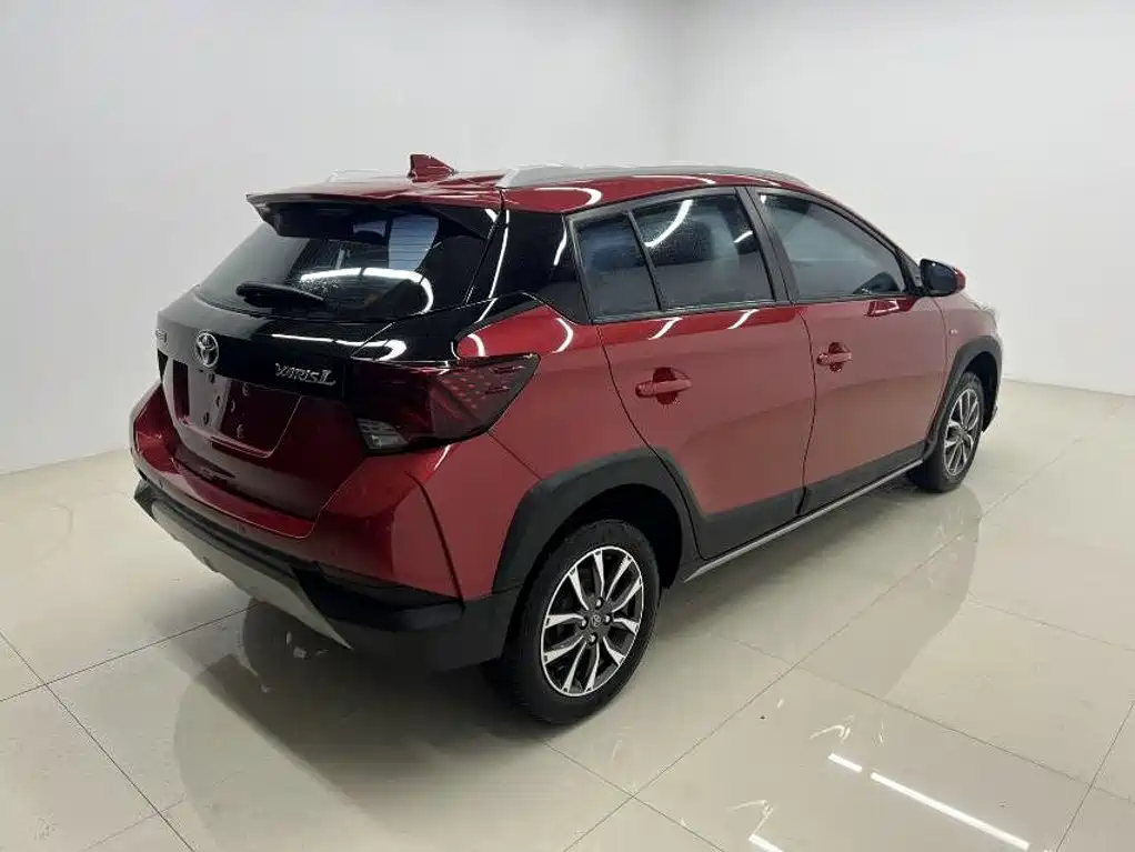 Toyota Yaris L 2022 — фото 4