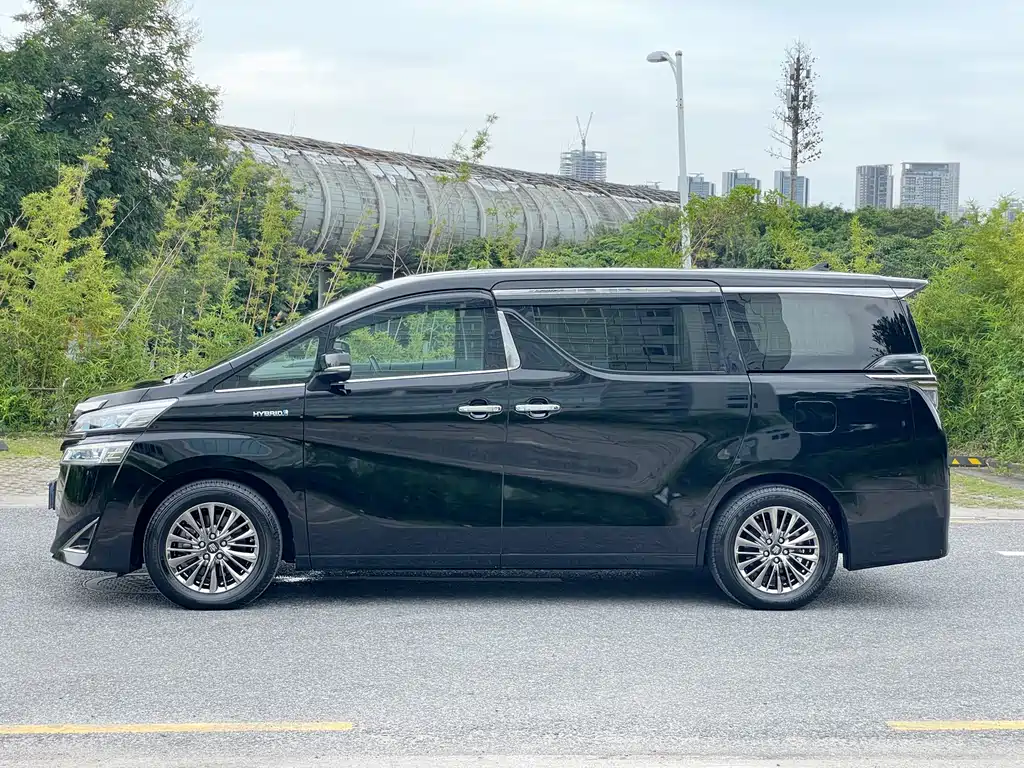 Toyota Vellfire 2022 — фото 9