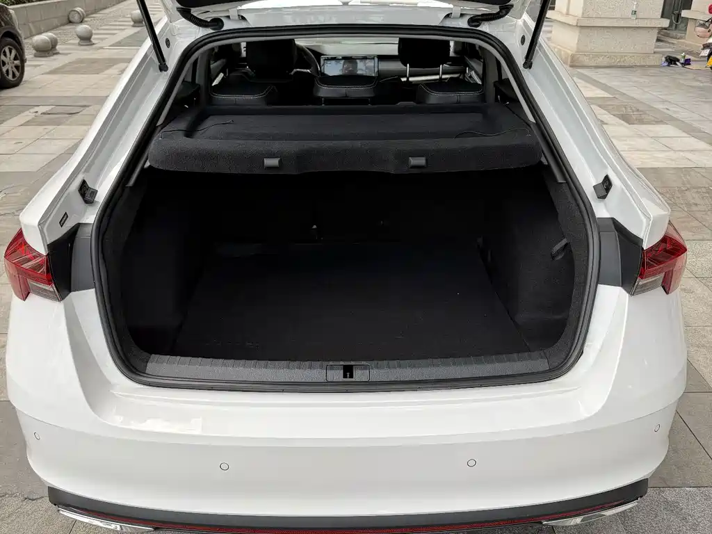Skoda Octavia 2022 — фото 16