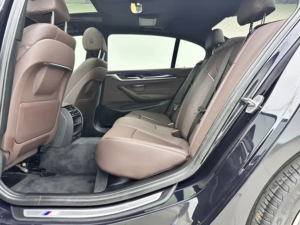 BMW 5 Series 2022 — фото 13