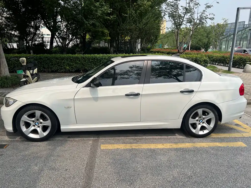 BMW 3 Series 2011