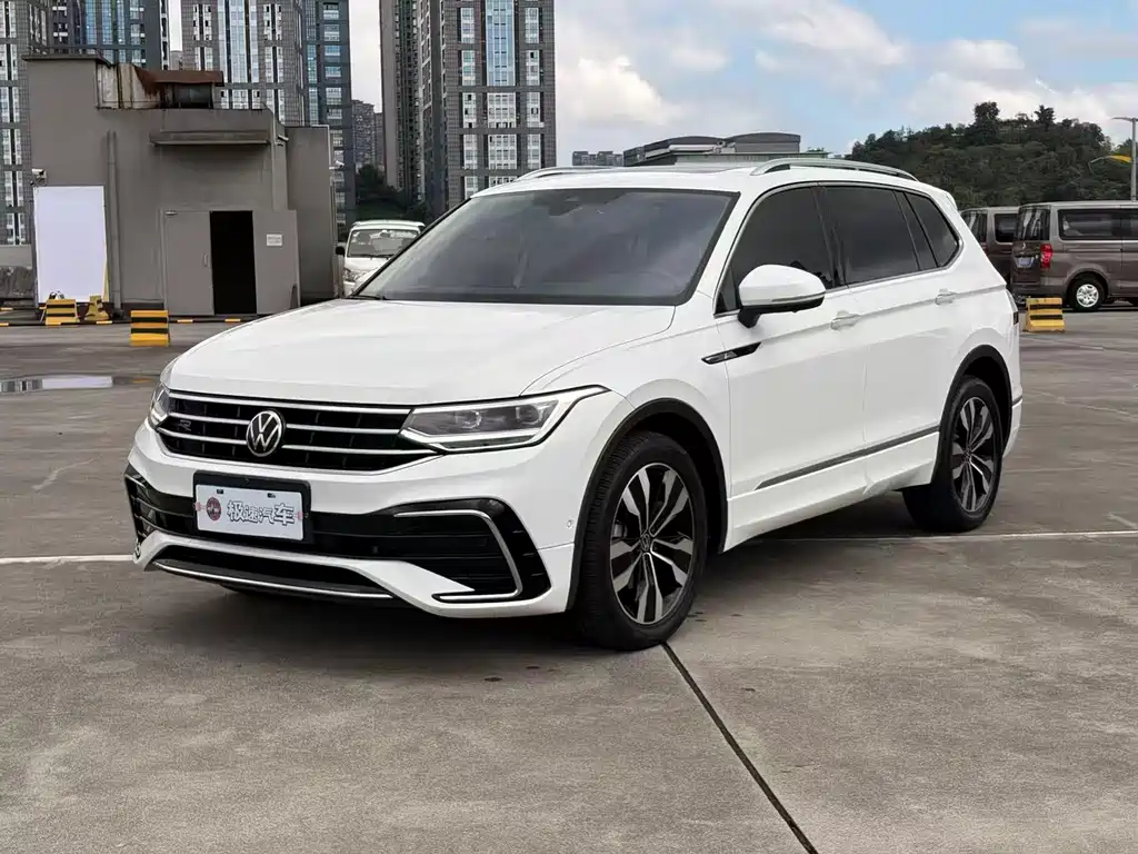 Volkswagen Tiguan L 2024 — фото 1