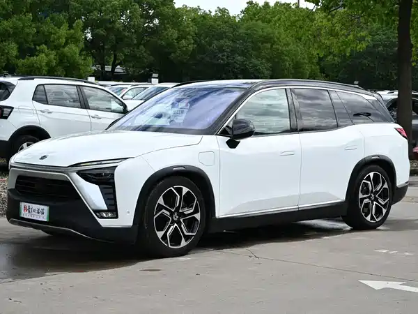 NIO ES8 2021