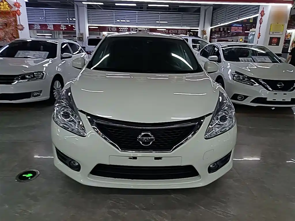 Nissan Tiida 2015 — фото 3