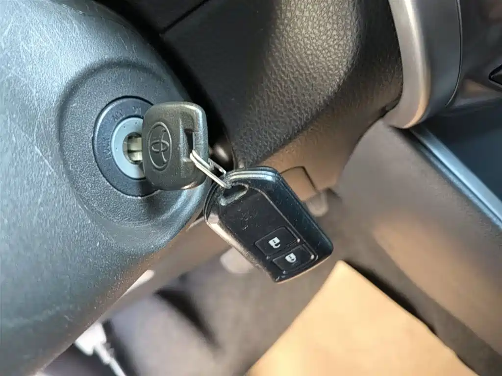 Toyota Yaris L 2015 — фото 9