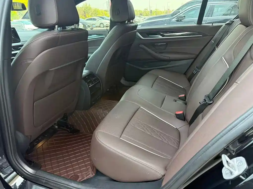 BMW 5 Series 2022 — фото 12