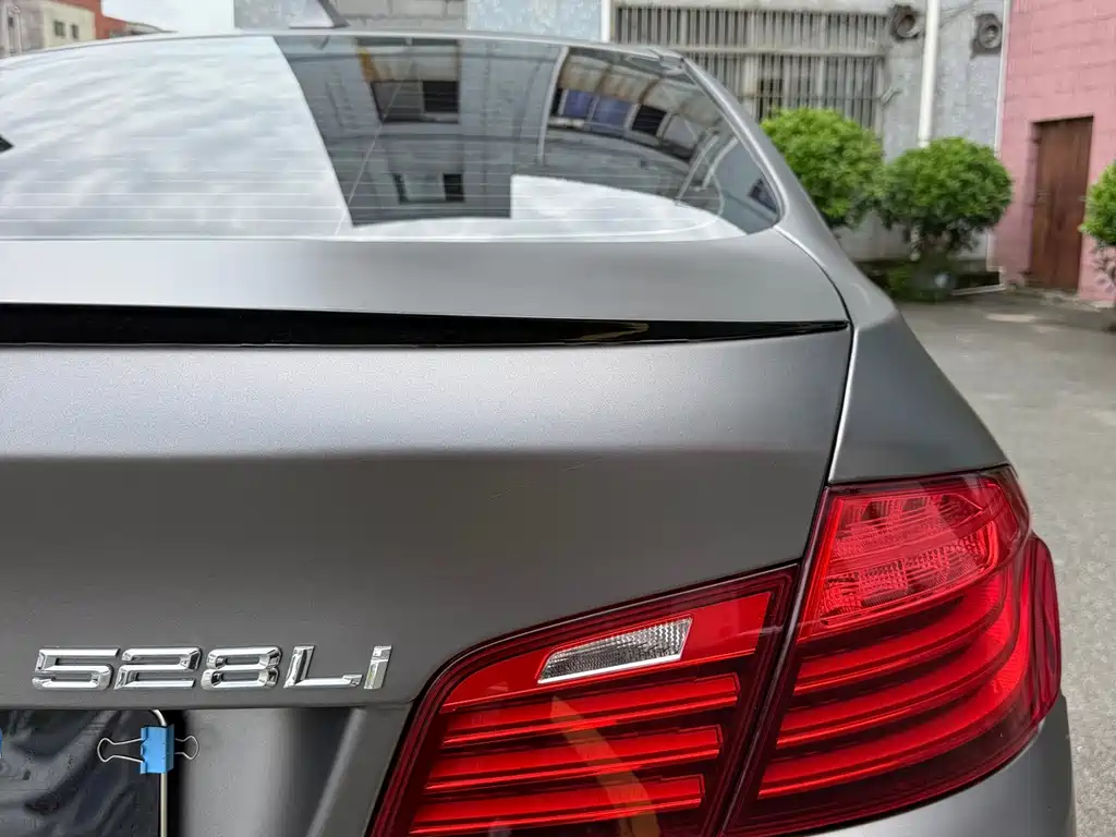 BMW 5 Series 2017 — фото 13