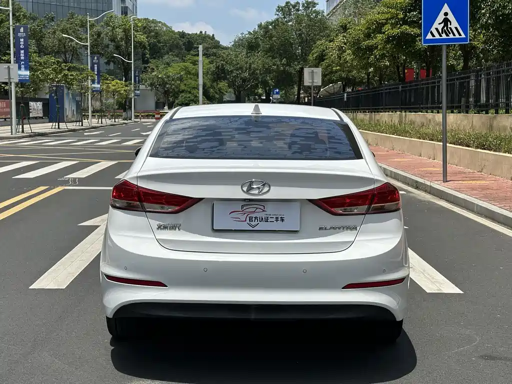Hyundai Elantra 2020 — фото 13