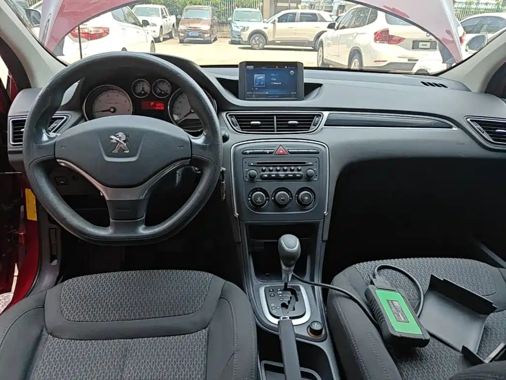Peugeot 308 2016 — фото 10
