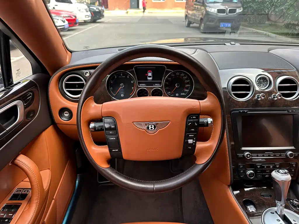Bentley Flying Spur 2012 — фото 35
