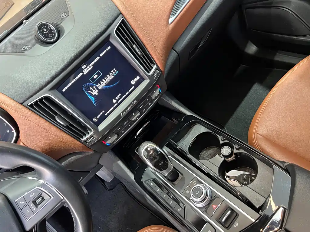 Maserati Levante 2019 — фото 13