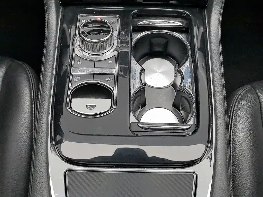 Jaguar XJ 2017 — фото 13