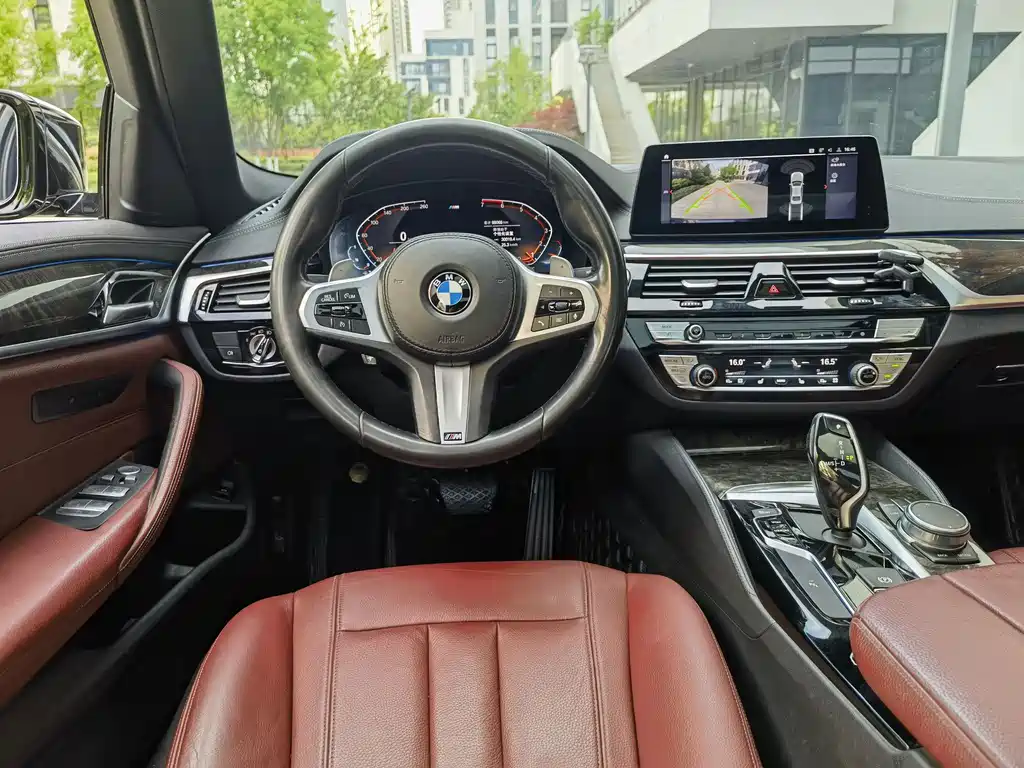 BMW 5 Series 2019 — фото 9