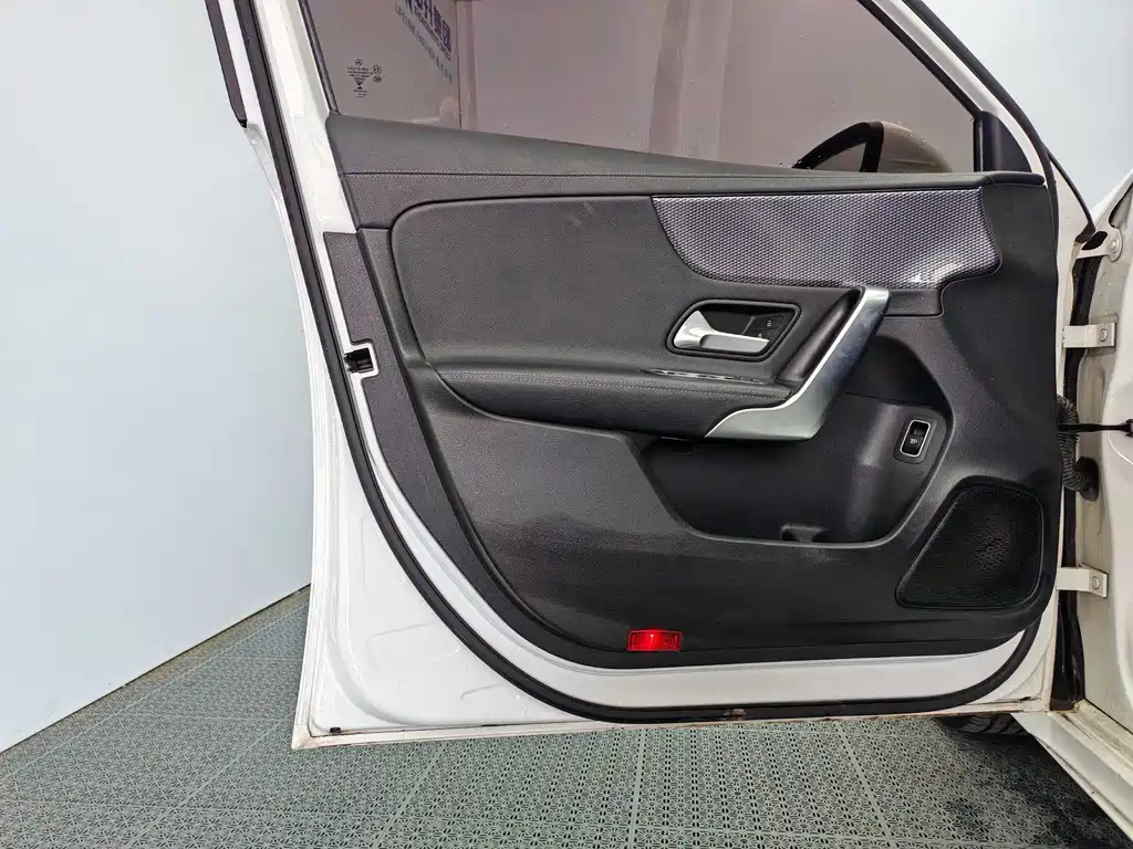 Mercedes-Benz A-Class 2019 — фото 13