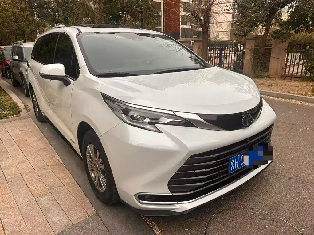 Toyota Sienna 2022 — фото 2