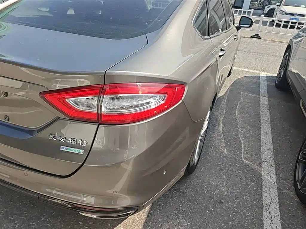 Ford Mondeo 2015 — фото 8