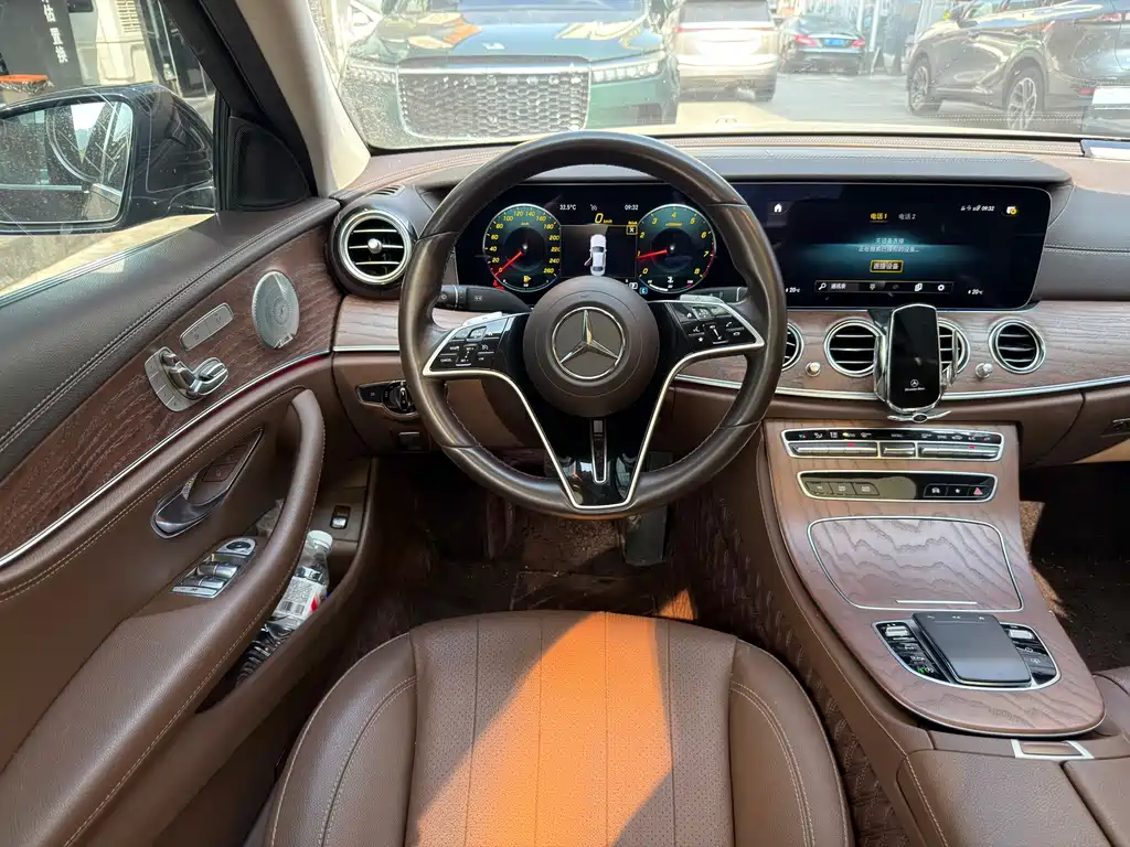Mercedes-Benz E-Class 2023 — фото 11