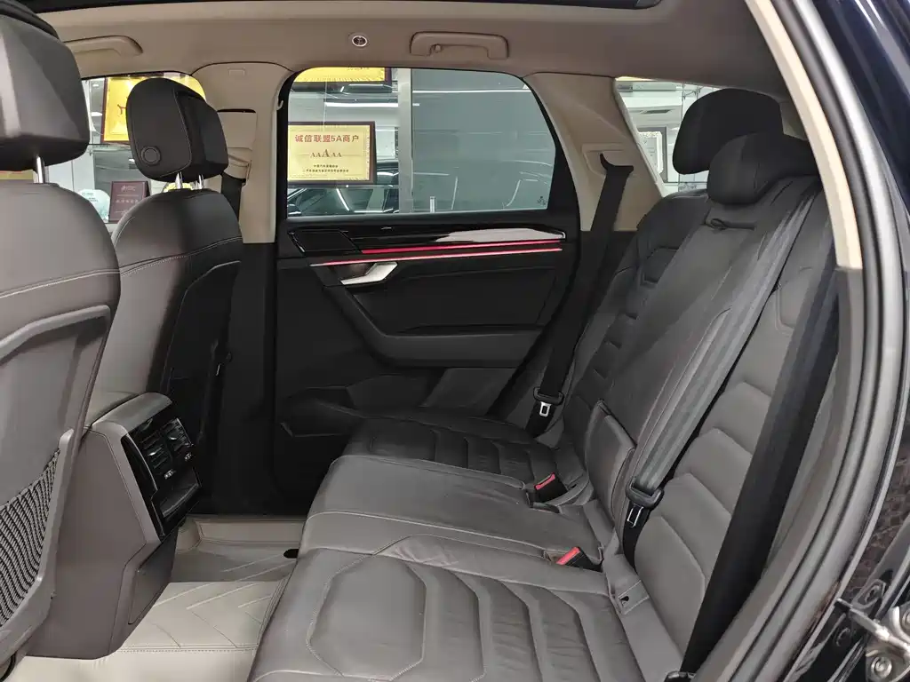 Volkswagen Touareg 2019 — фото 10