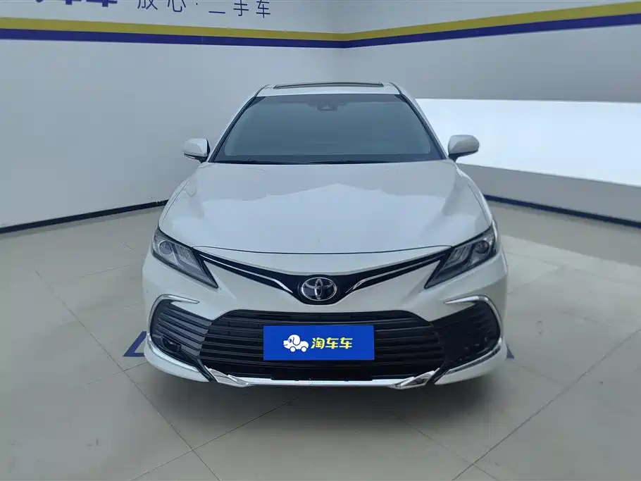 Toyota Camry 2024 — фото 2