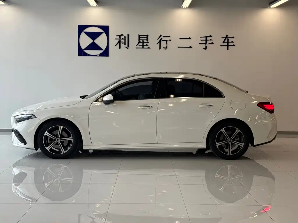 Mercedes-Benz A-Class 2023 — фото 2