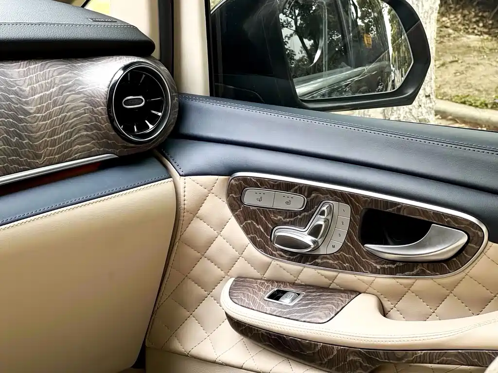 Mercedes-Benz V-Class 2022 — фото 11
