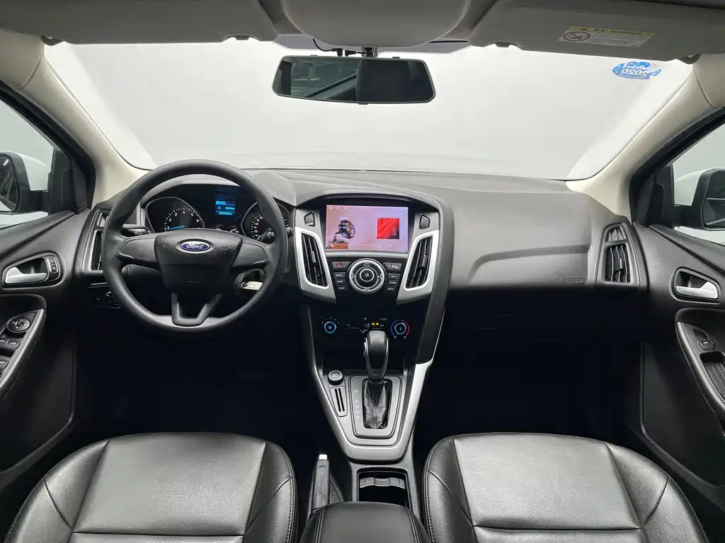 Ford Focus 2018 — фото 11