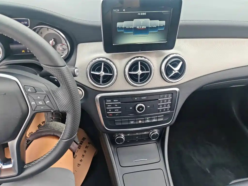 Mercedes-Benz GLA 2016 — фото 13