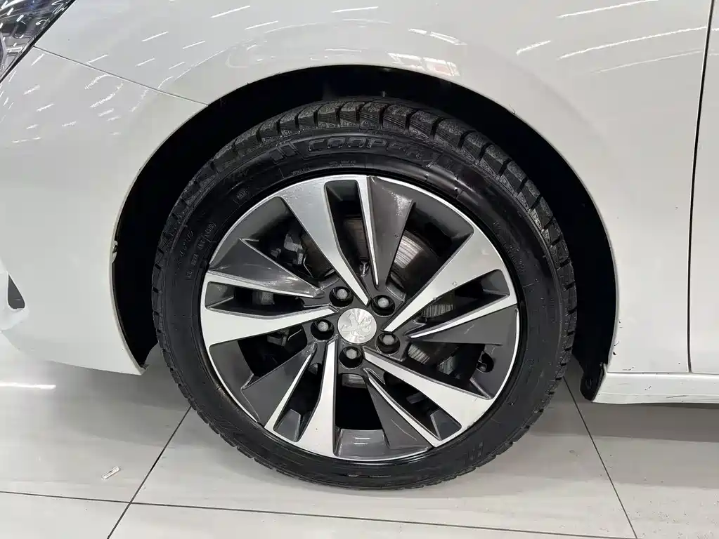 Peugeot 408 2020 — фото 20