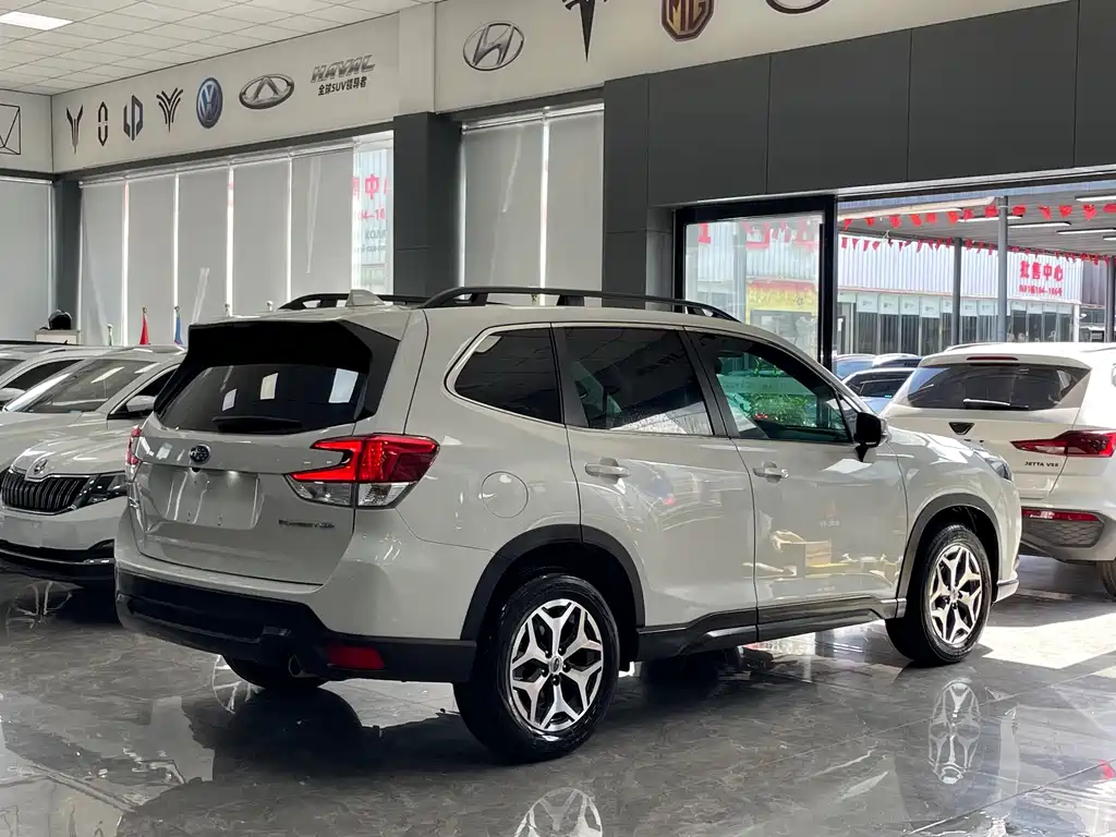 Subaru Forester 2022 — фото 16