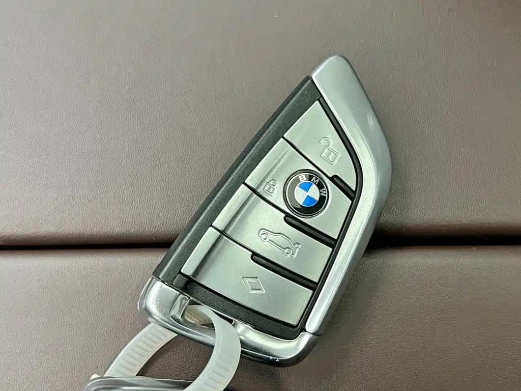 BMW 5 Series 2019 — фото 19