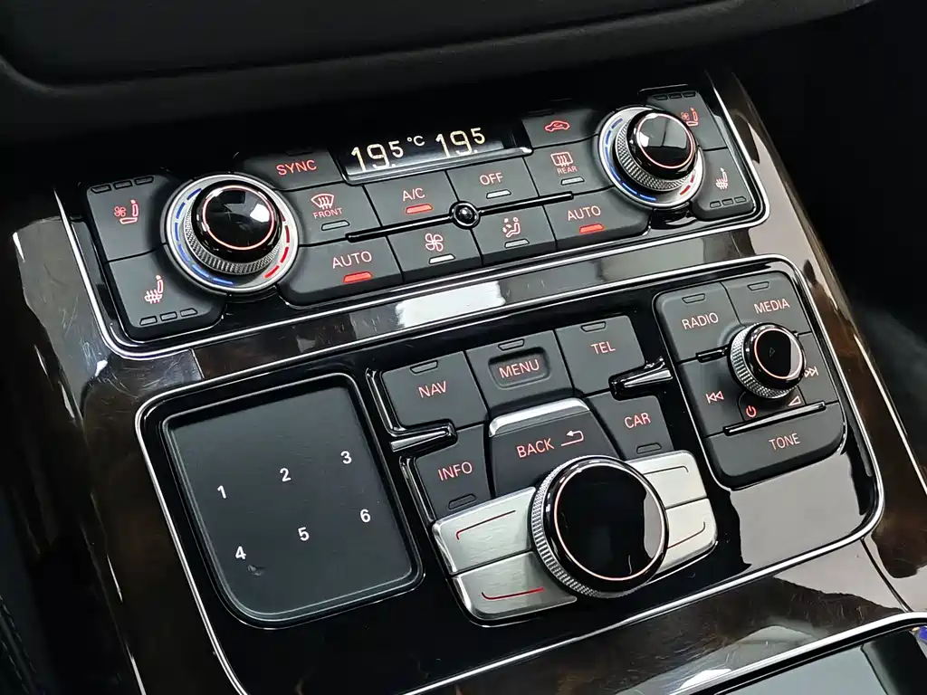Audi A8 2017 — фото 14
