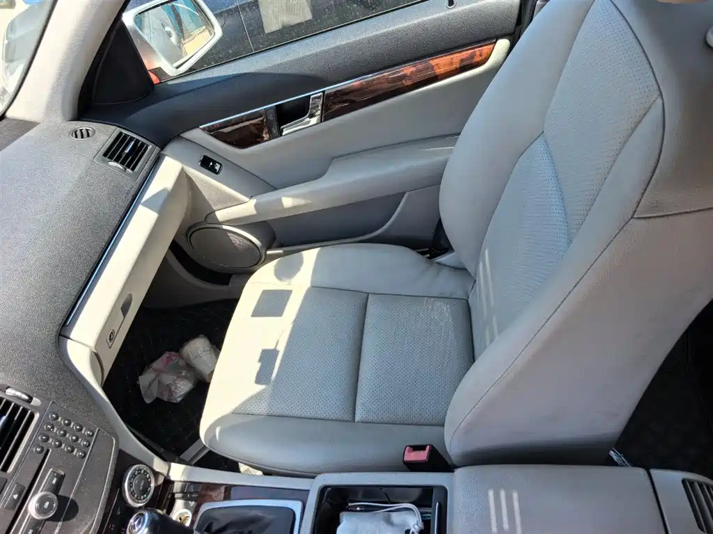 Mercedes-Benz C-Class 2010 — фото 10
