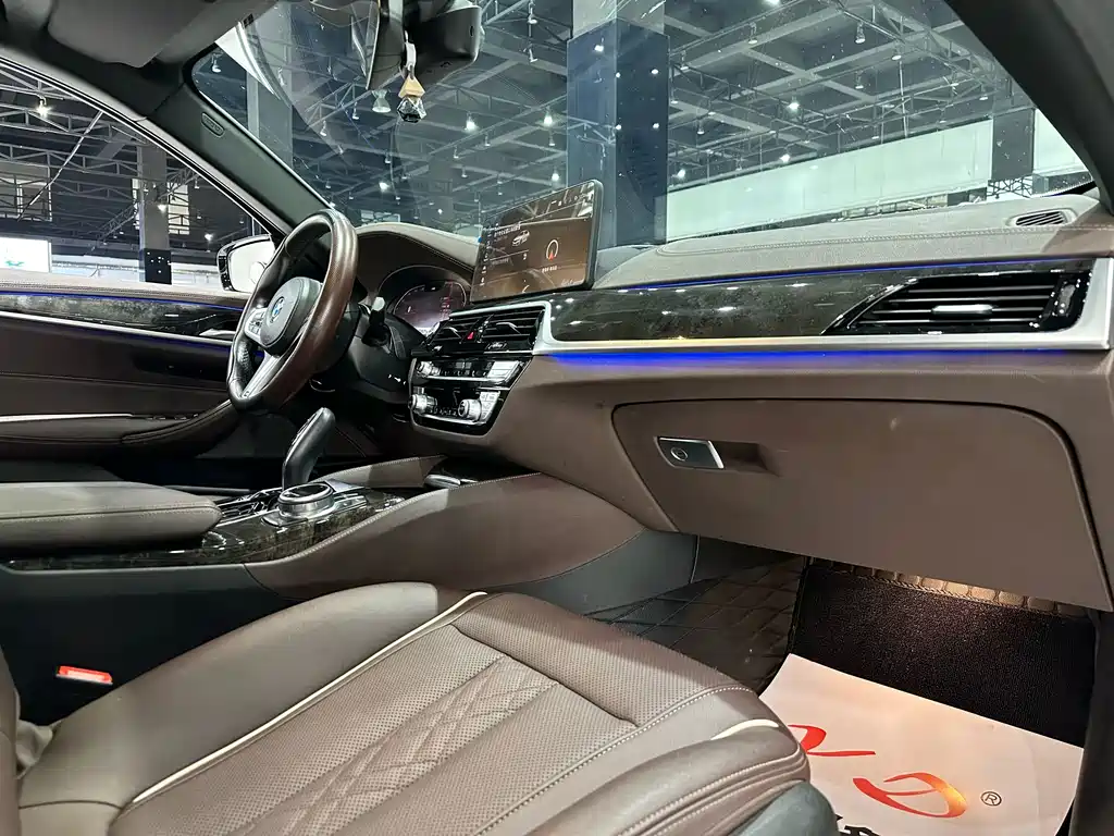BMW 5 Series 2021 — фото 13